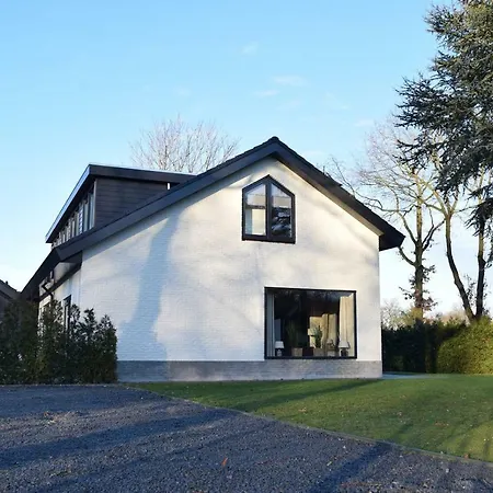 Groeps 24 Pers. 호텔 *