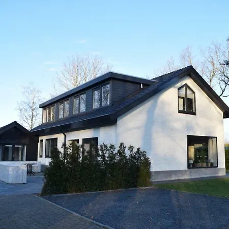 호텔 Groeps 24 Pers. *