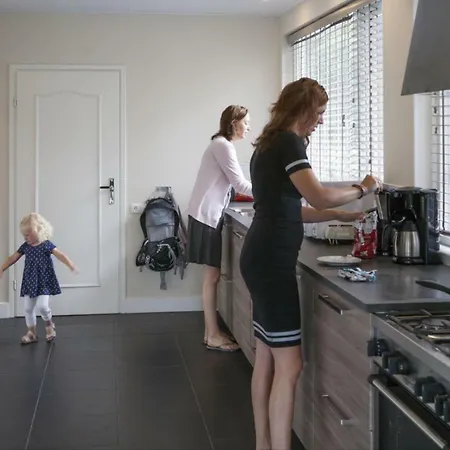 Groeps 24 Pers. 호텔 부투이젠