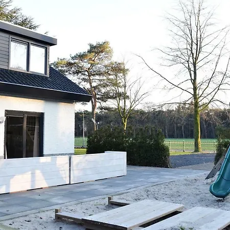 Groeps 24 Pers. 호텔 *