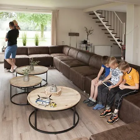 호텔 Groeps 24 Pers. *